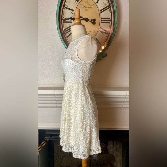 BETHANY MOTA 💖 Lace Mini Dress - Picture 4 of 6